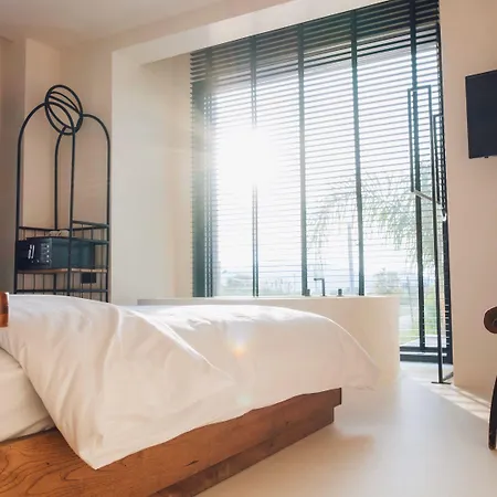 Hotel To Be Social House