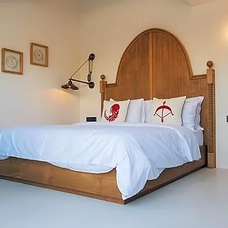 To Be Social House Hotel