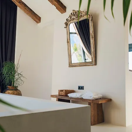 Hotel To Be Social House